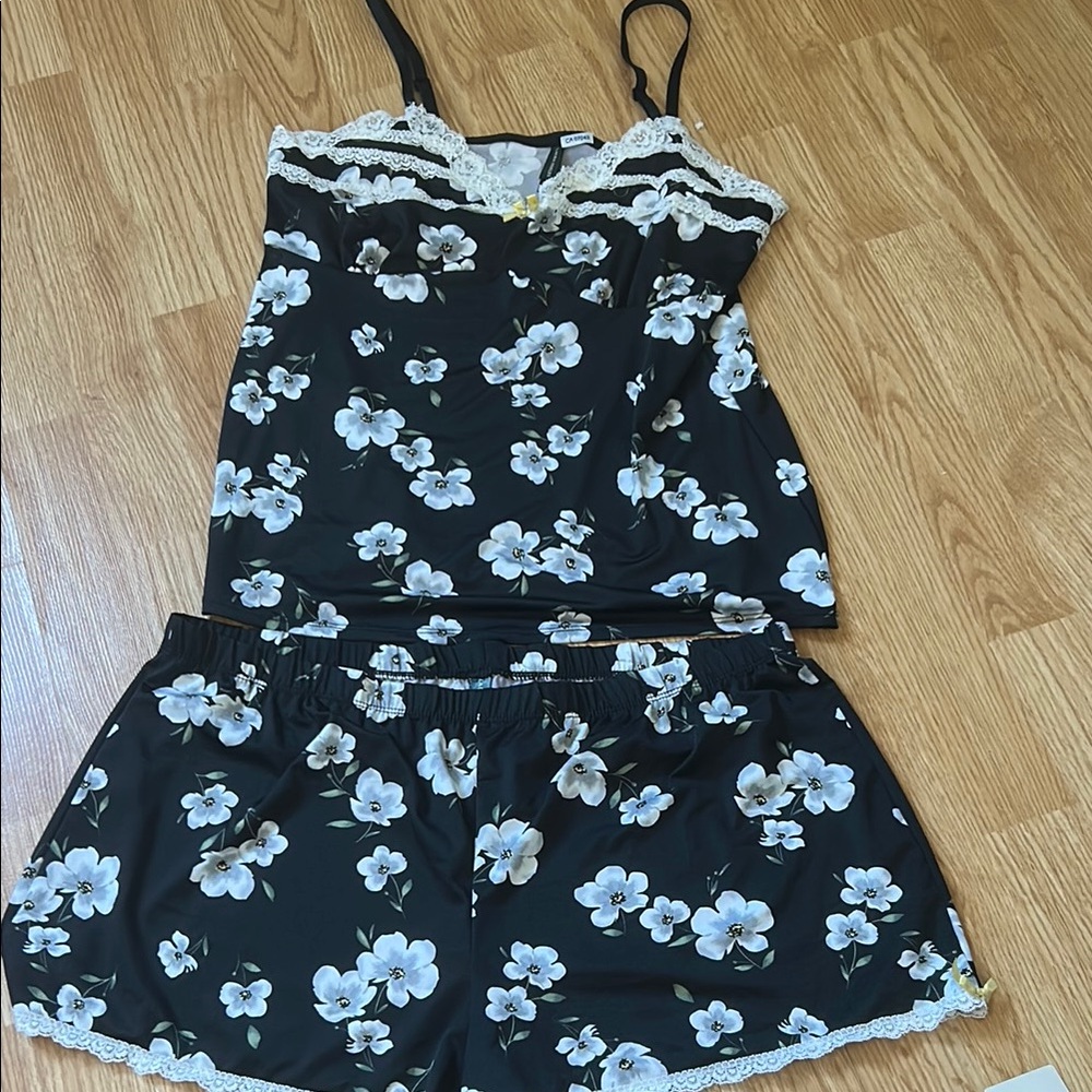 Floral Lace Trim Sleepwear Set - Black and White